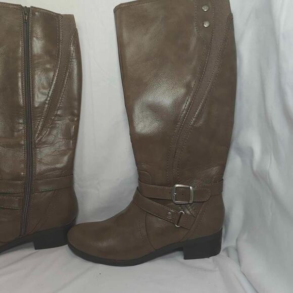 Unisa Women boots size 9 brown zipper excellent condition heel buckle wide calf - Picture 11 of 11